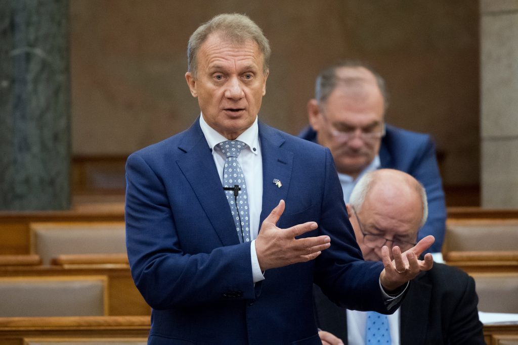 Opposition: 2021 Budget Bill Insufficient to Handle Coronavirus Effects, Benefits Fidesz Circles Instead of Jobseekers post's picture
